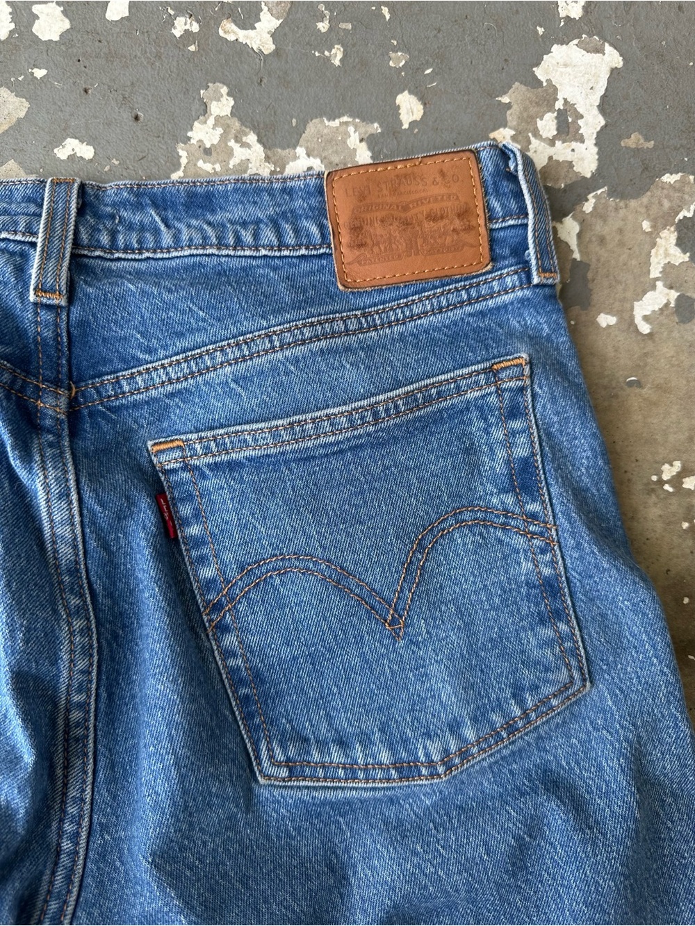 Premium Levi's Straight Cropped Women's Jeans